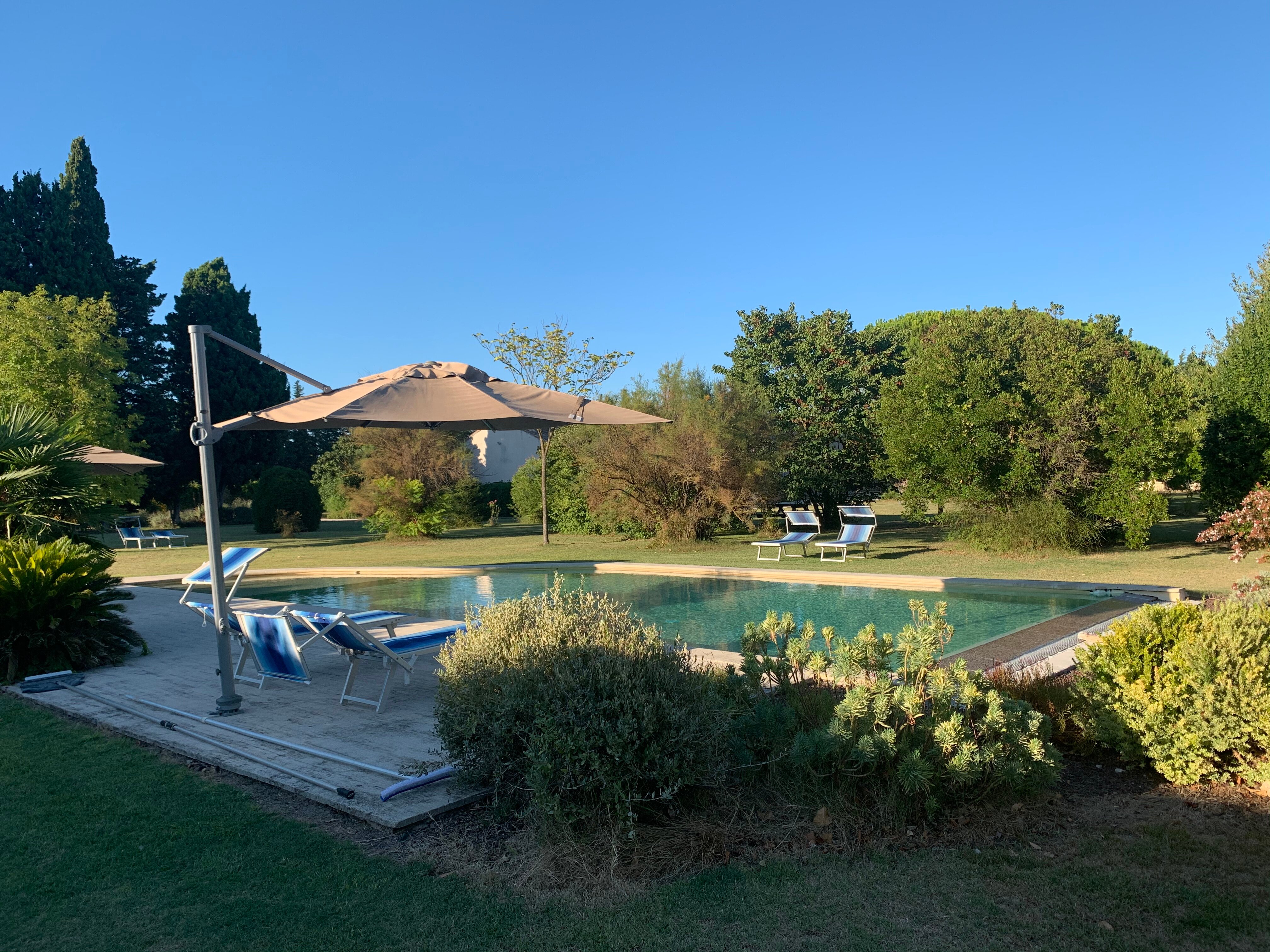 Le Clos des Sorgues-泳池