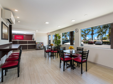 斯托克顿红顶酒店主图