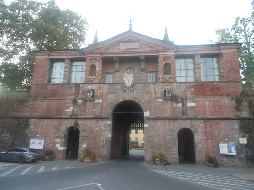 Porta San Pietro-卢卡必去景点