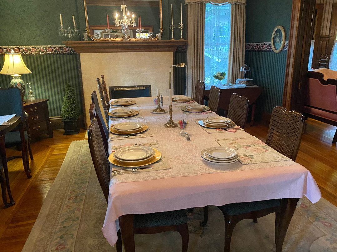 Brass Pineapple Inn主图