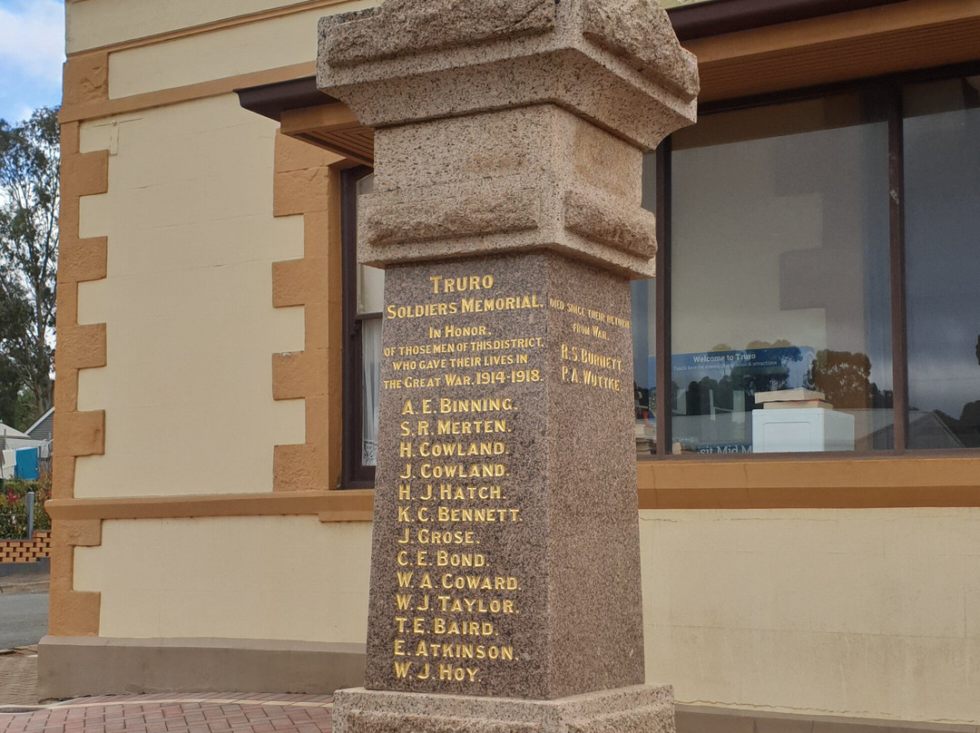 Truro War Memorial景点图片