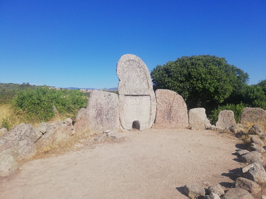 Tomba dei Giganti S'Ena e Thomes-Dorgali必去景点