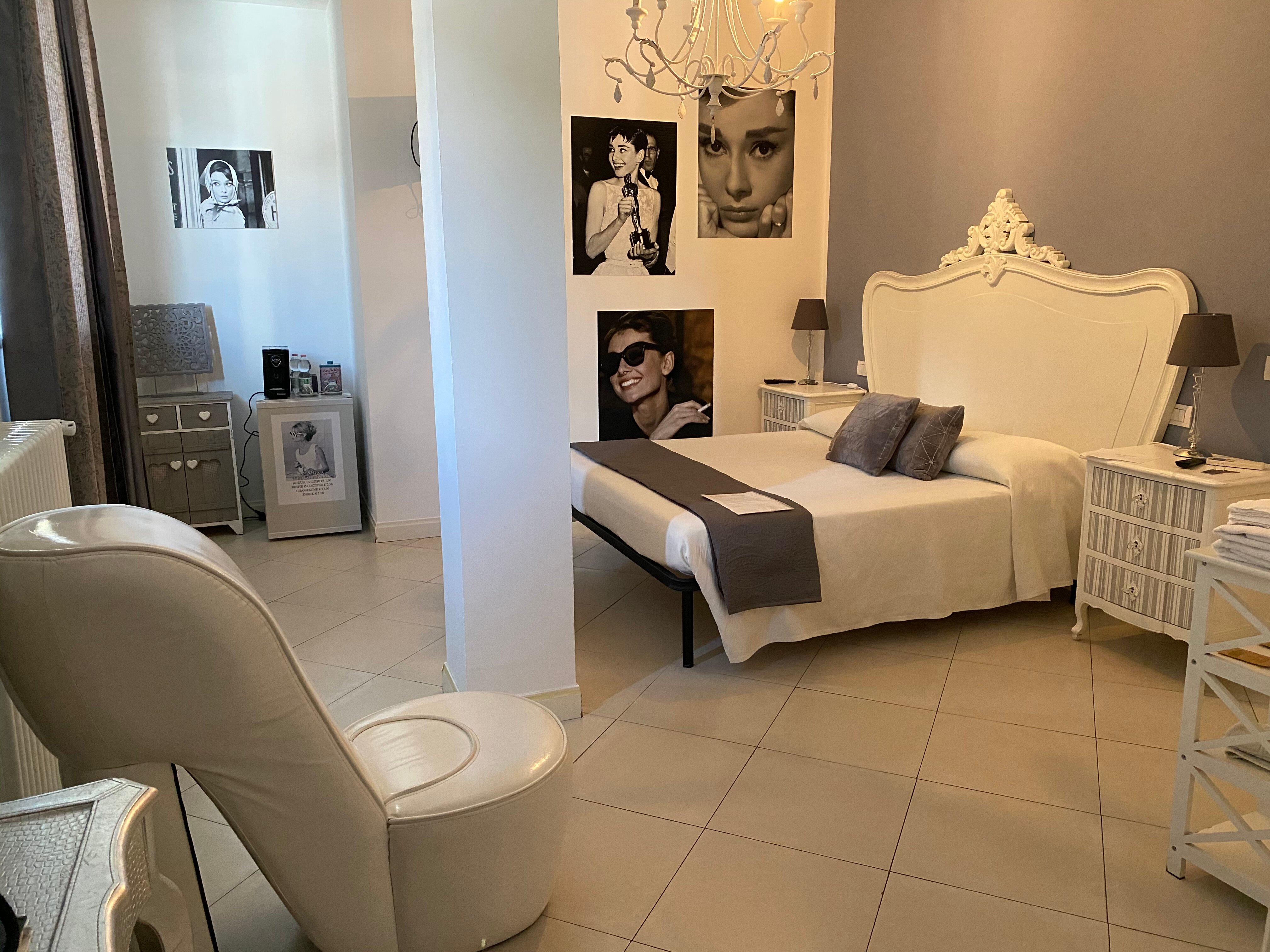 B&B The Divine-官方