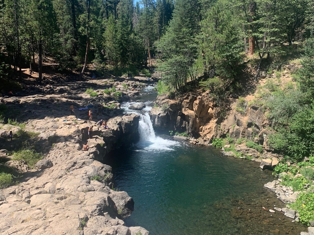 McCloud River’s Three Waterfalls景点图片