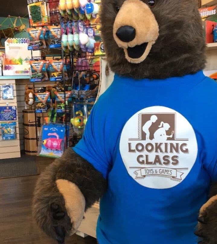 Looking Glass Toys & Games-Petawawa必去景点