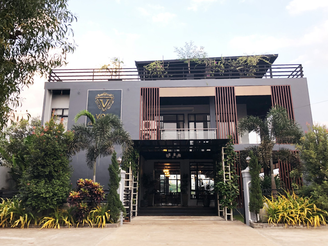 Von Bar & Restaurant