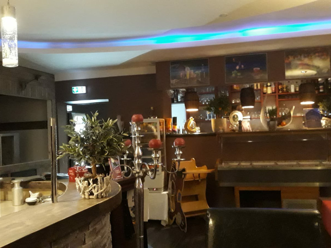 Ginato Pizzeria, Bistro & Cafe