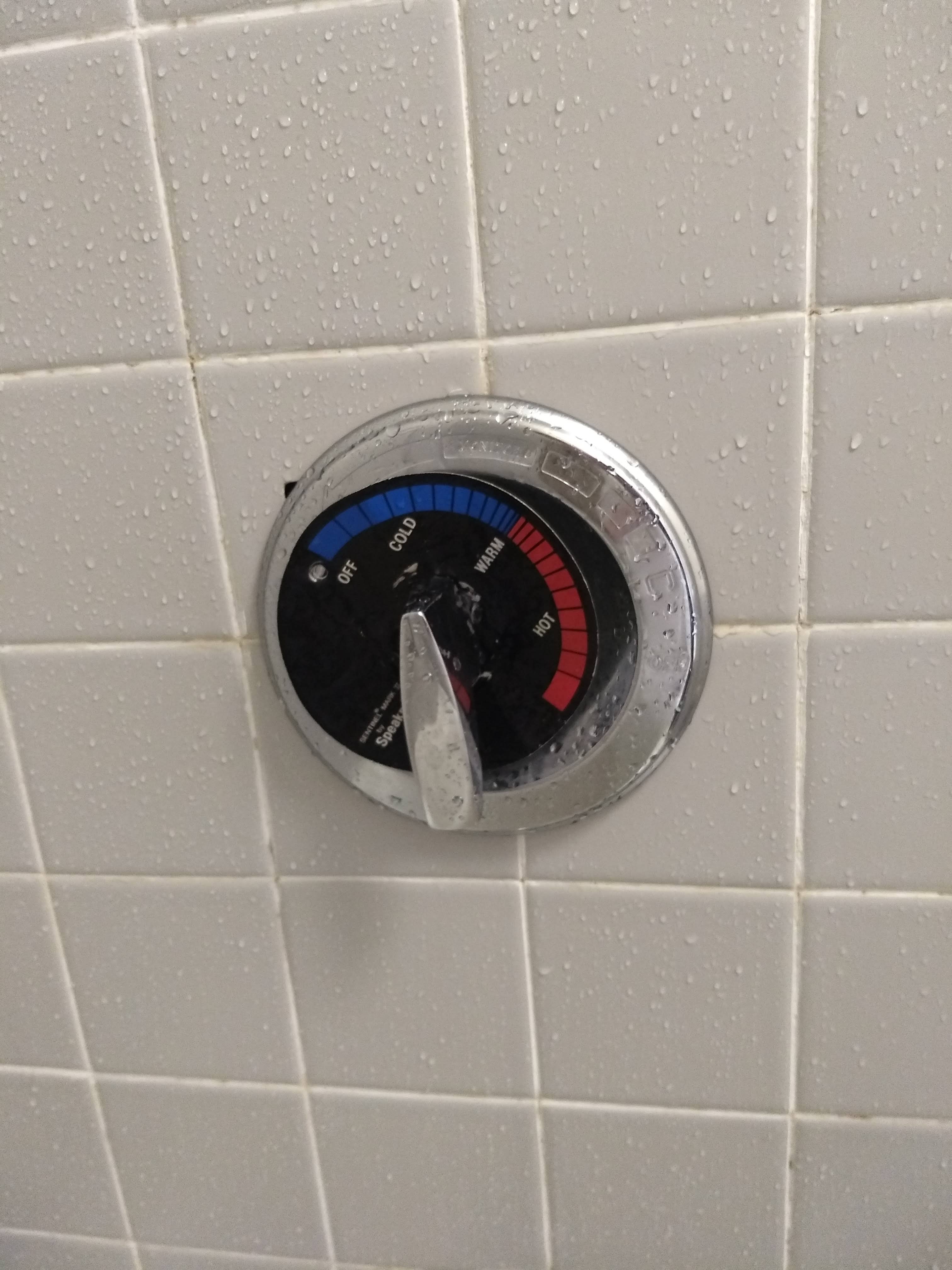 Baymont by Wyndham Rocky Mount I-95-浴室