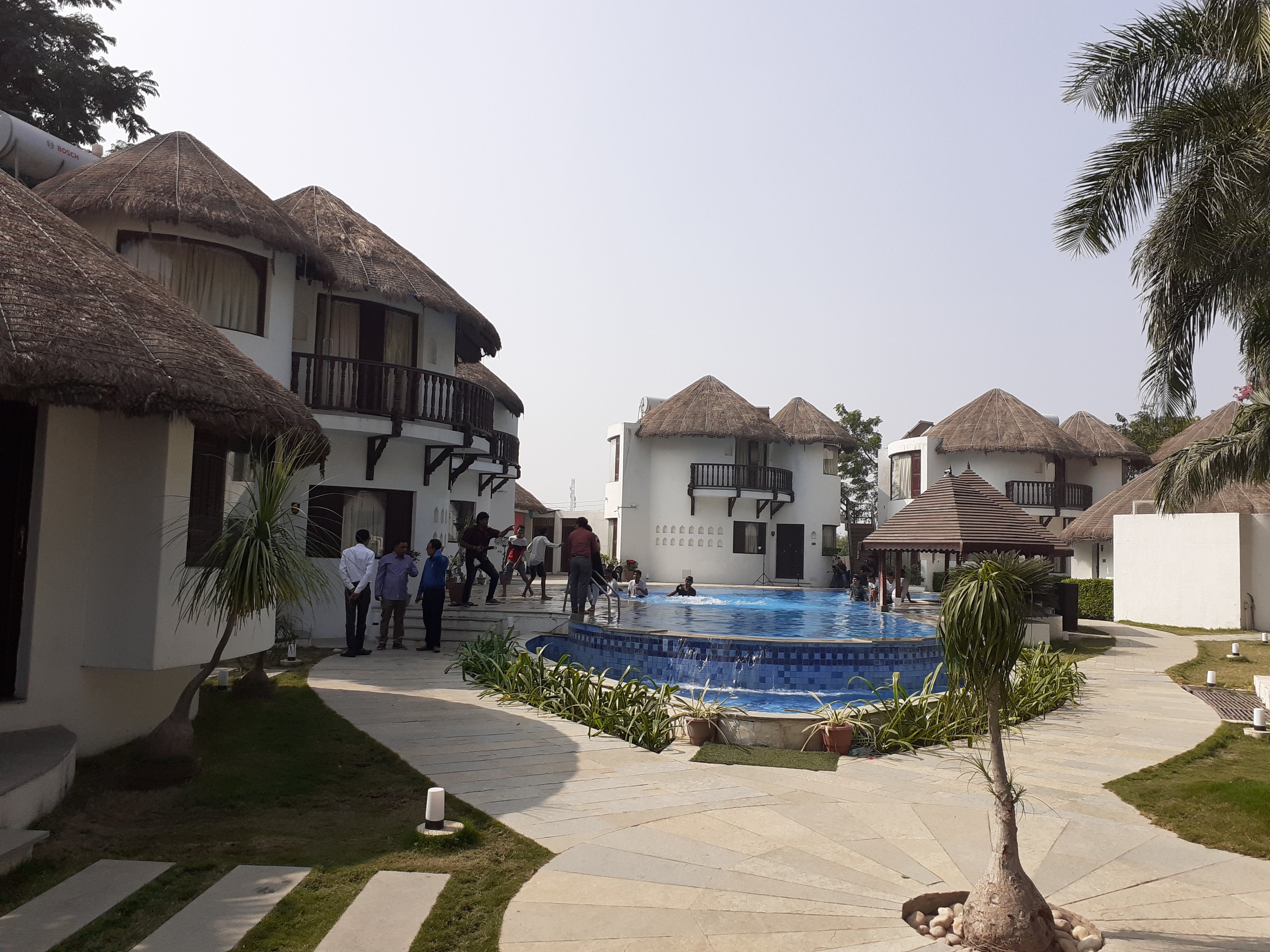 Nirali Resorts-泳池