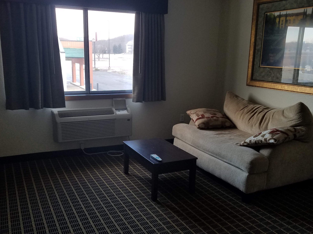 AmericInn by Wyndham West Bend主图