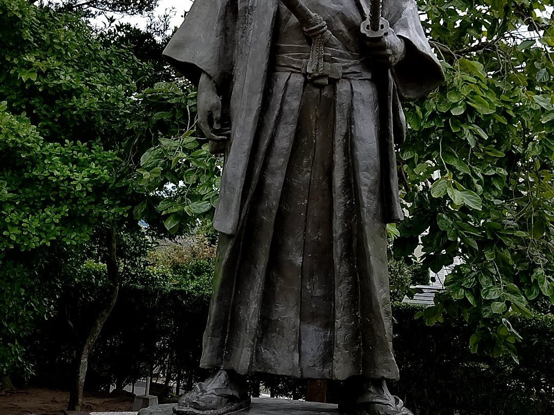 Takasugi Shinsaku Statnding Statue-萩市必去景点