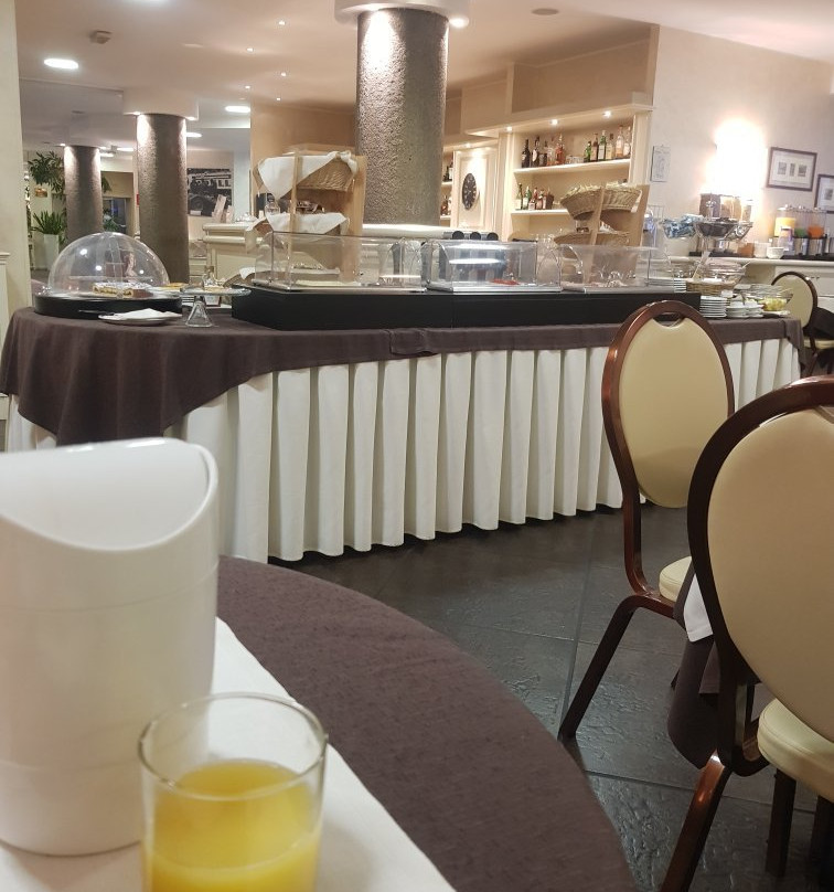 Continental Hotel Brescia主图