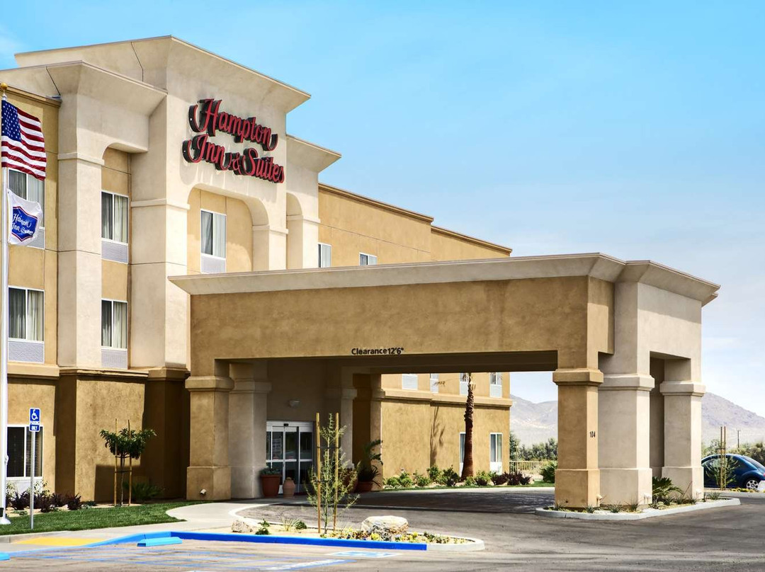 里奇克雷斯特希尔顿恒庭旅馆&套房酒店主图