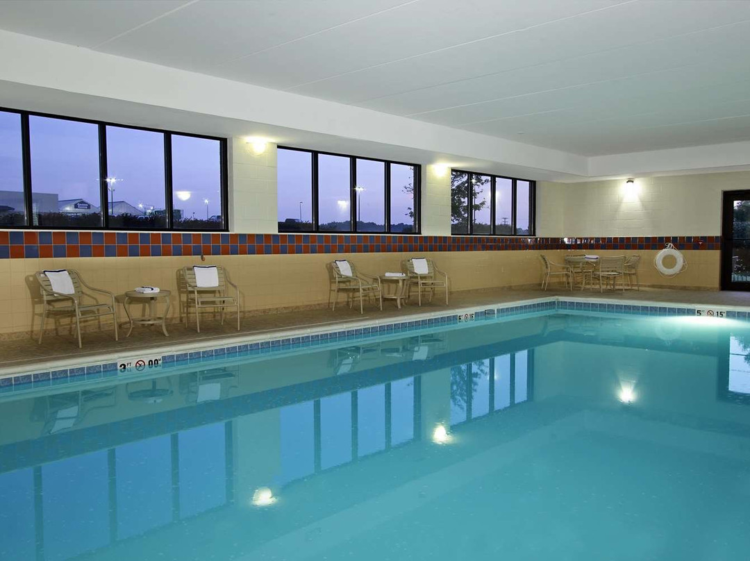 Hampton Inn & Suites Madisonville主图