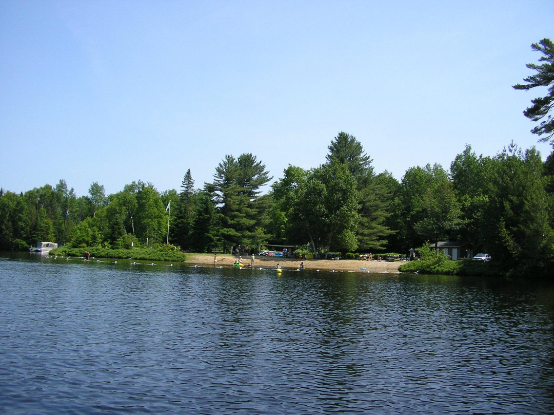 Plage Municipale de Lac-Saguay景点图片