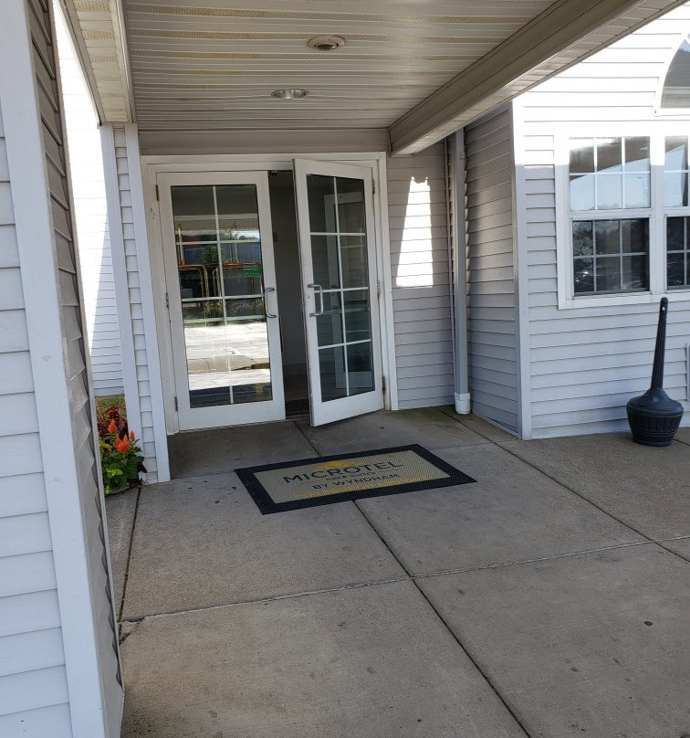 艾康诺洛奇套房酒店主图