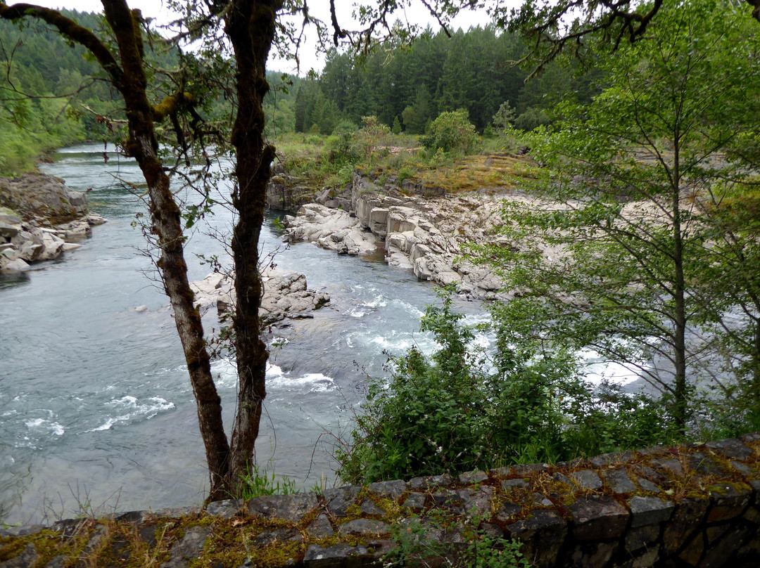 Colliding Rivers Park景点图片