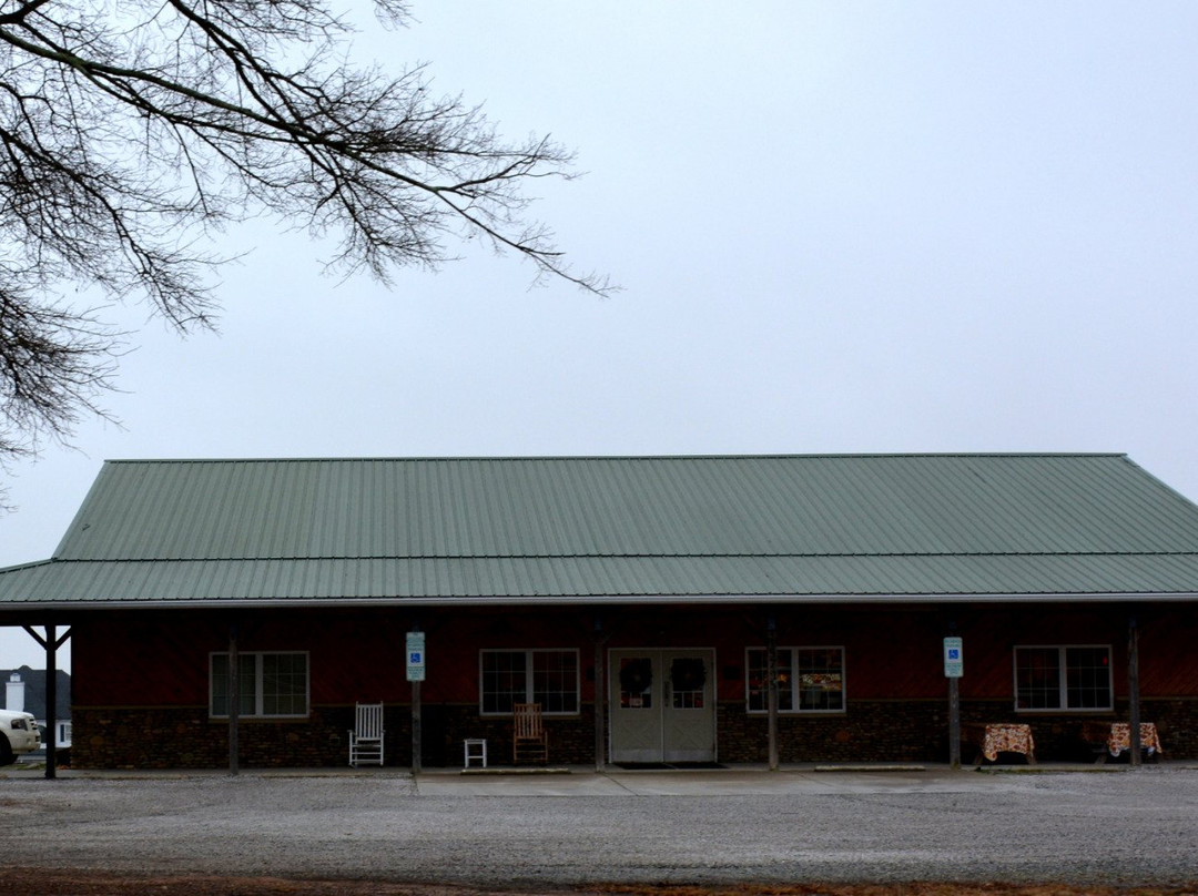 Cleveland旅游景点-Mclaughlin's Farmhouse Country Store
