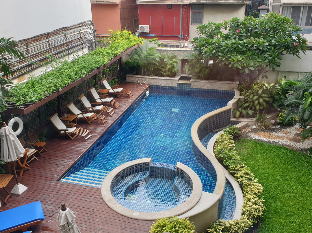 是隆塞琳酒店主图