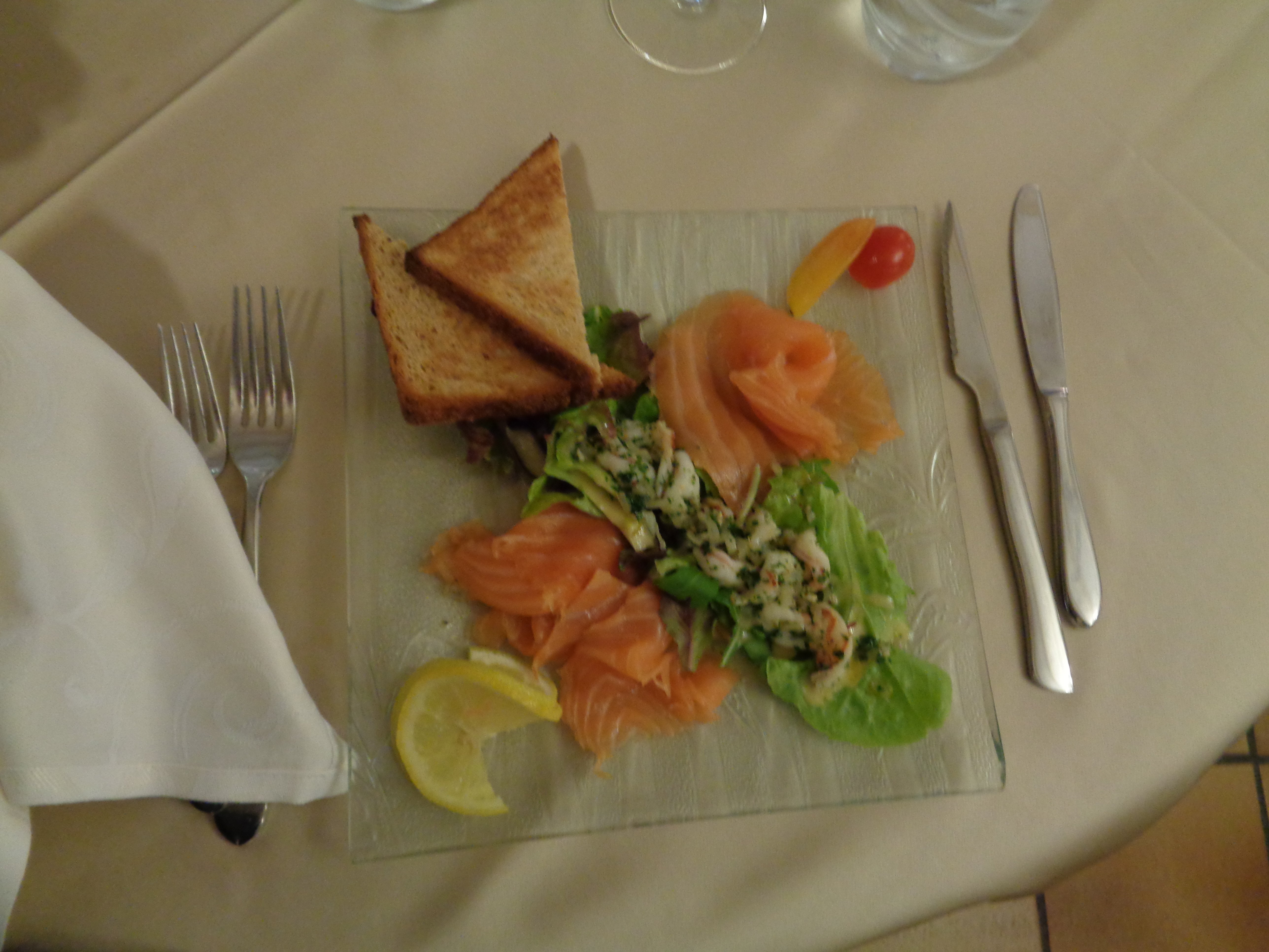 Logis Hostellerie Saint Louis-餐饮