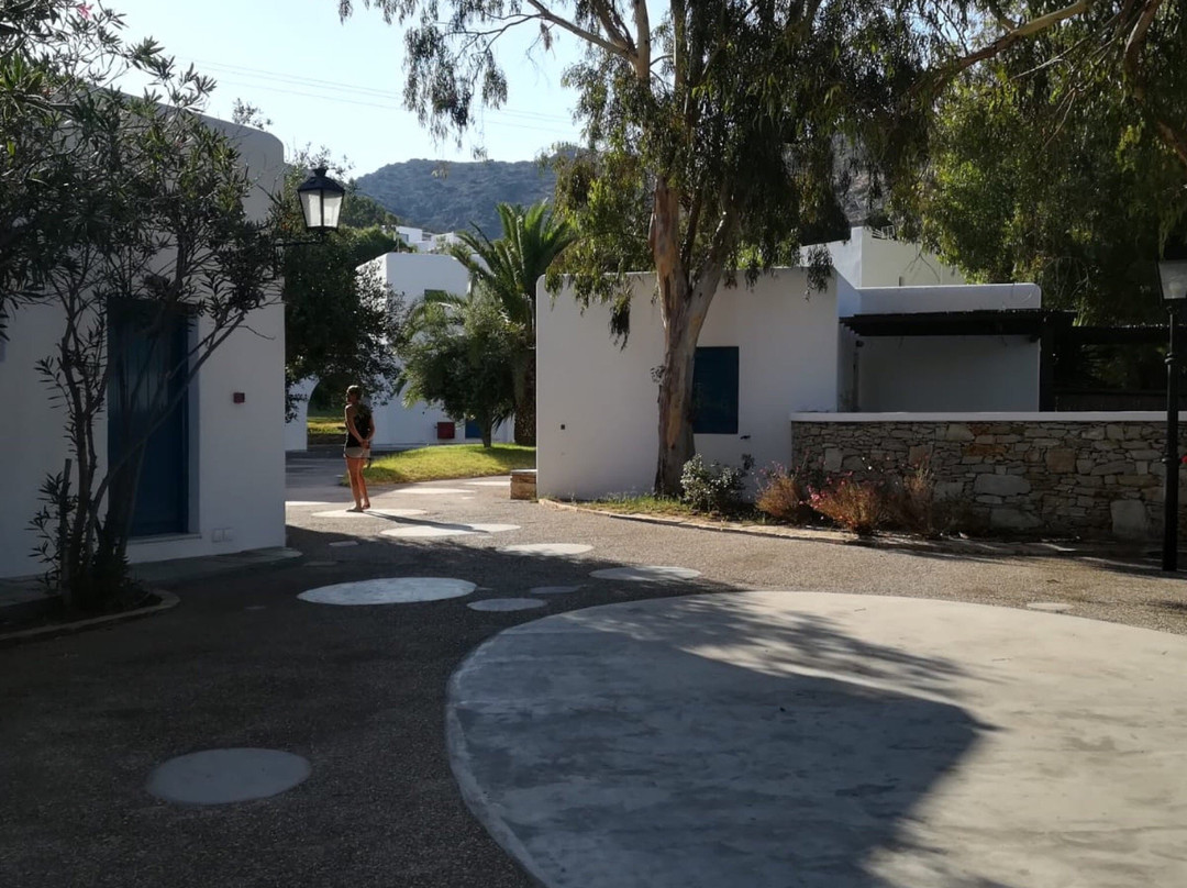 Far Out Village主图