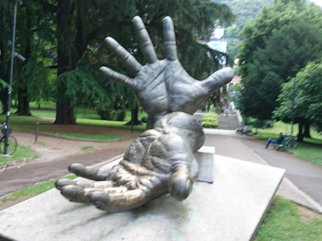 Monumento Le Mani-科莫必去景点