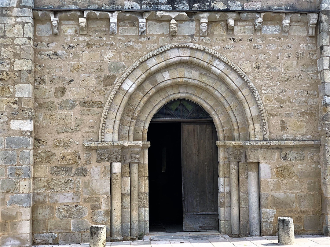 Eglise Saint-Gaudent-Sommieres-du-Clain必去景点