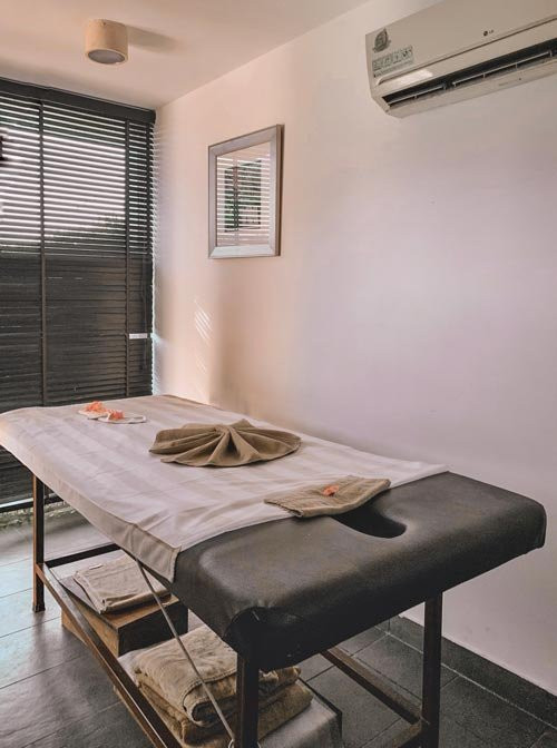 Amatra by the Ganges主图