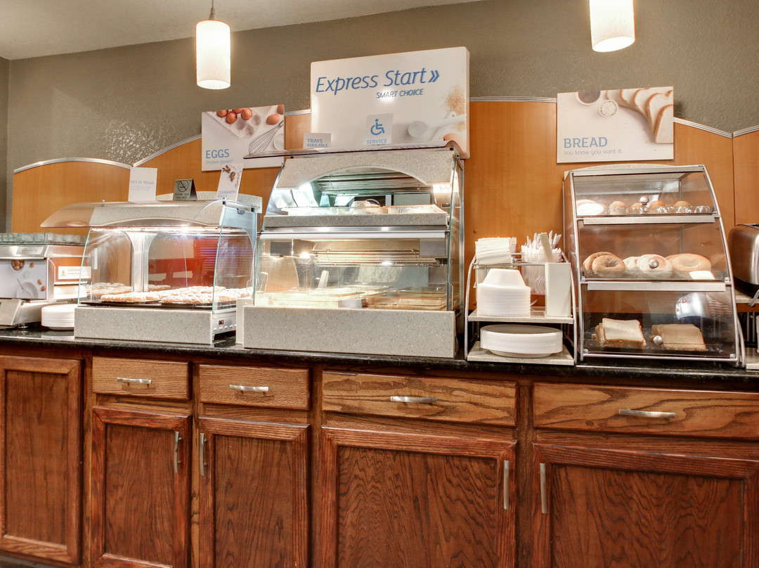 Holiday Inn Express Marshfield (springfield Area) By IHG主图