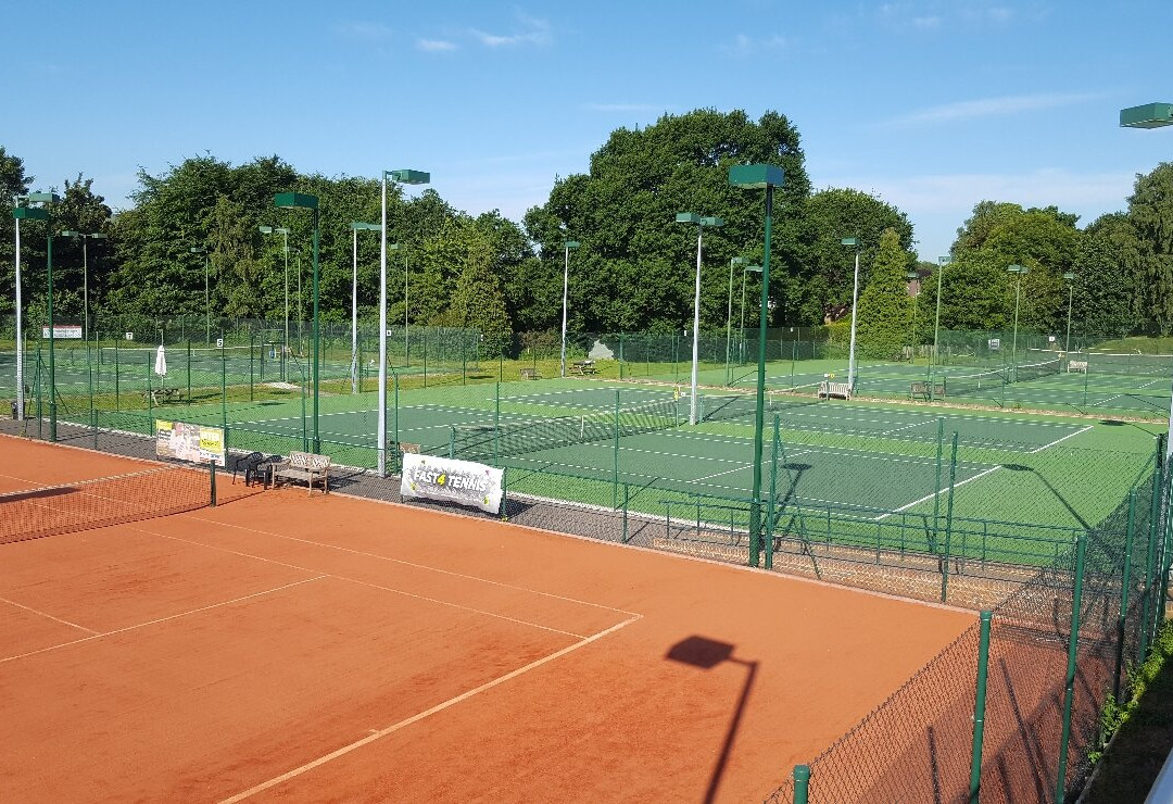 Weald Tennis And Squash Club景点图片