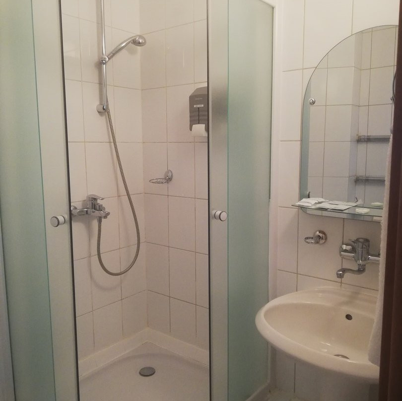 Victoria Hotel主图