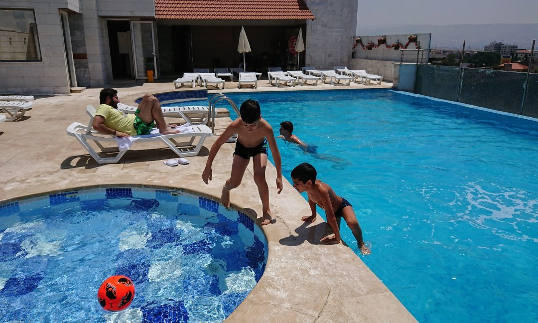 Delora Hotel and Suites主图