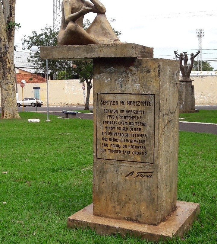 Praca Memorial Adelio Sarro-Andradina必去景点