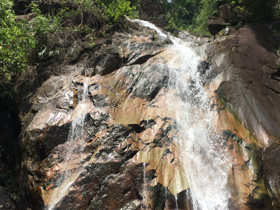 Krathing Waterfall景点图片