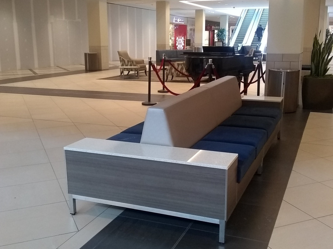 Mayfair Mall-沃瓦托萨必去景点