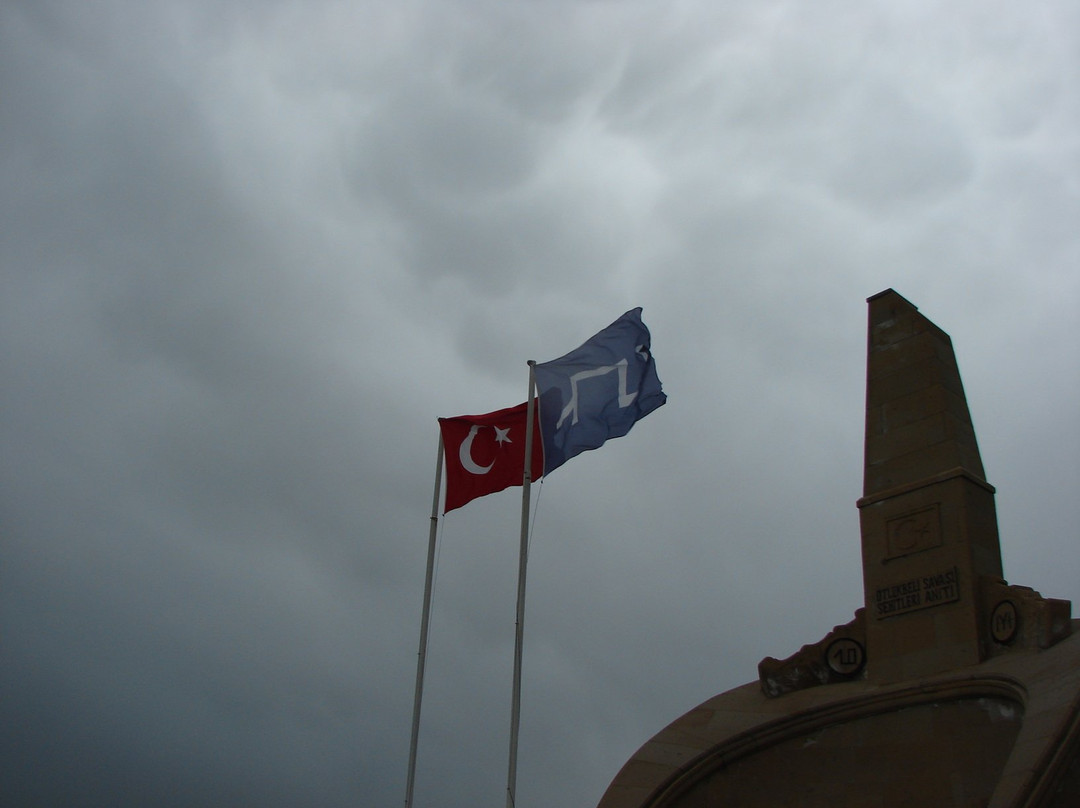 Otlukbeli Sehitler Aniti-Erzincan必去景点