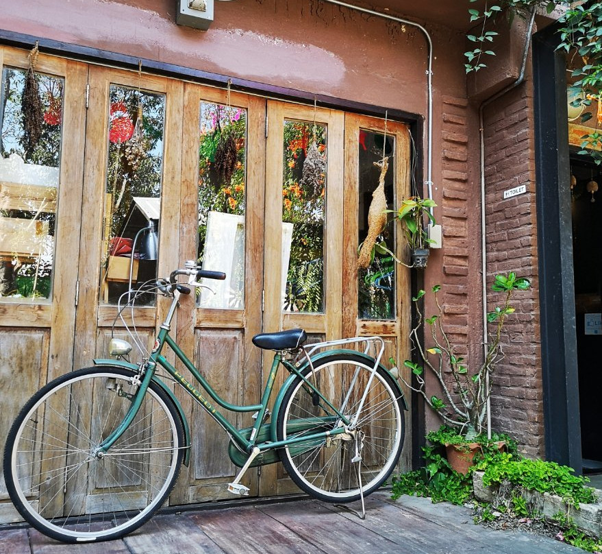 斯里努尔洛奇酒店主图