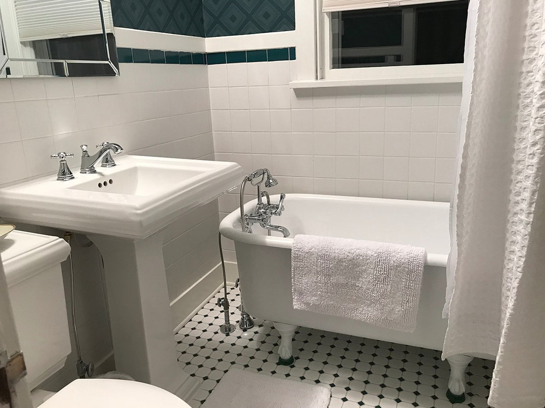 Larch Pine Inn Bed & Breakfast主图