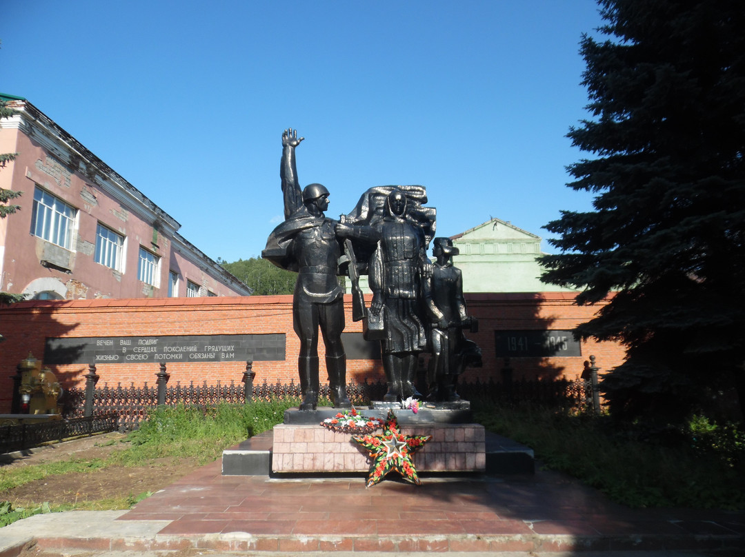 Monument to the Heroes of the Front and Rear景点图片