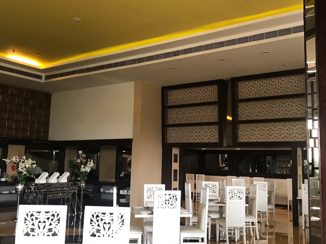 Golden Chariot Vasai Hotel主图