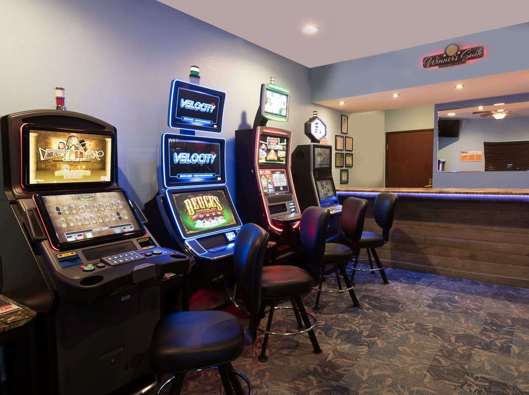 Seasons Inn & Suites  Highland主图