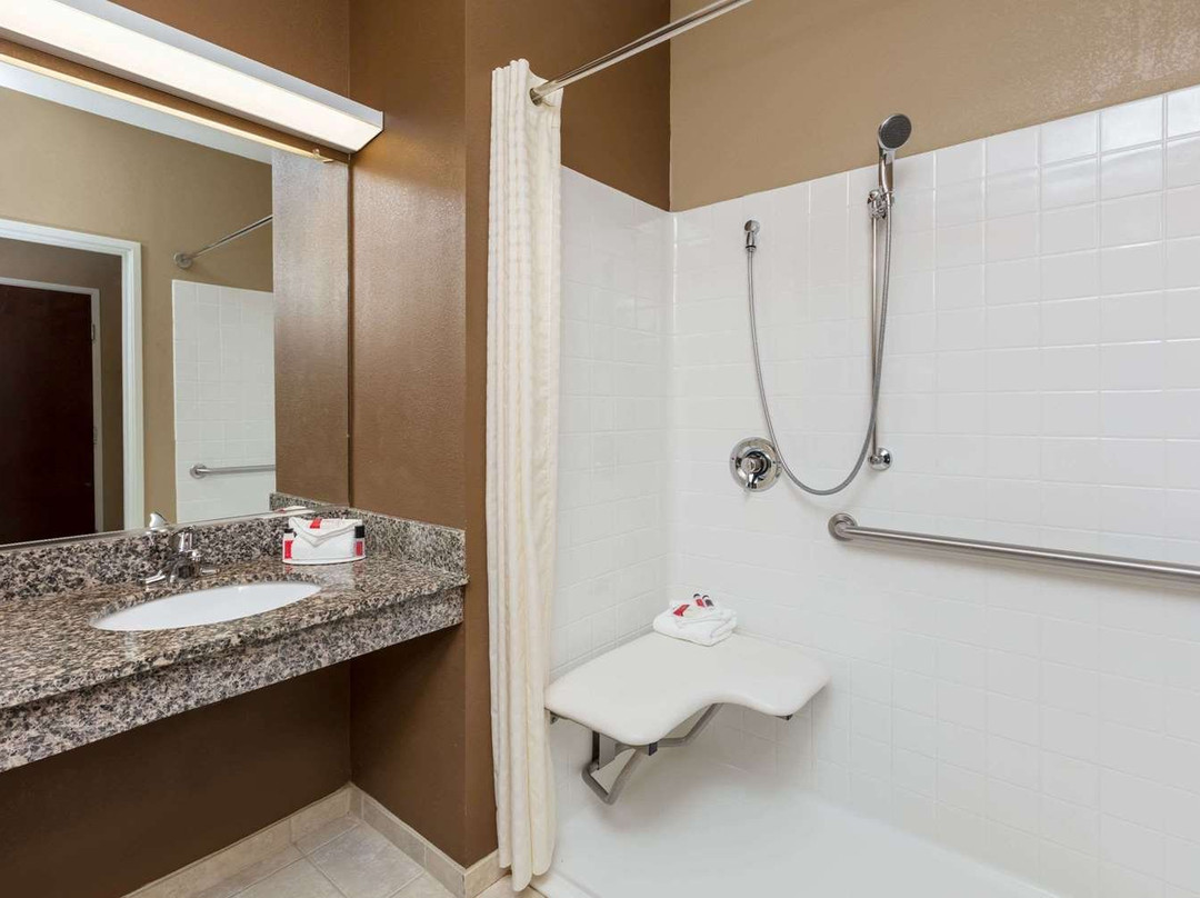 Sleep Inn & Suites Steubenville At The University主图