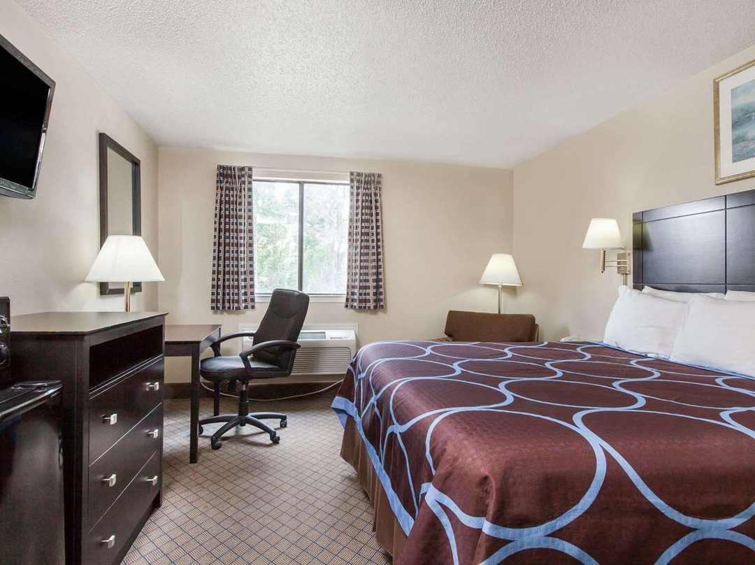 克利夫兰速8酒店主图