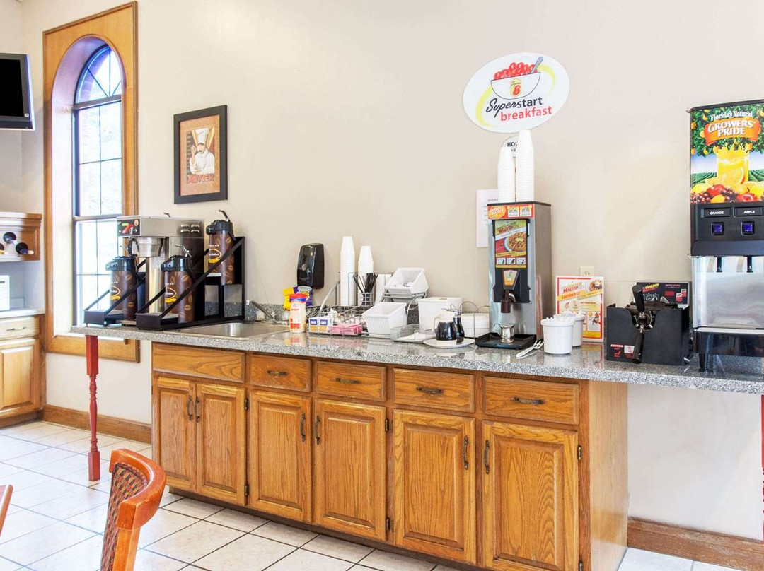 Super 8 by Wyndham Atchison主图