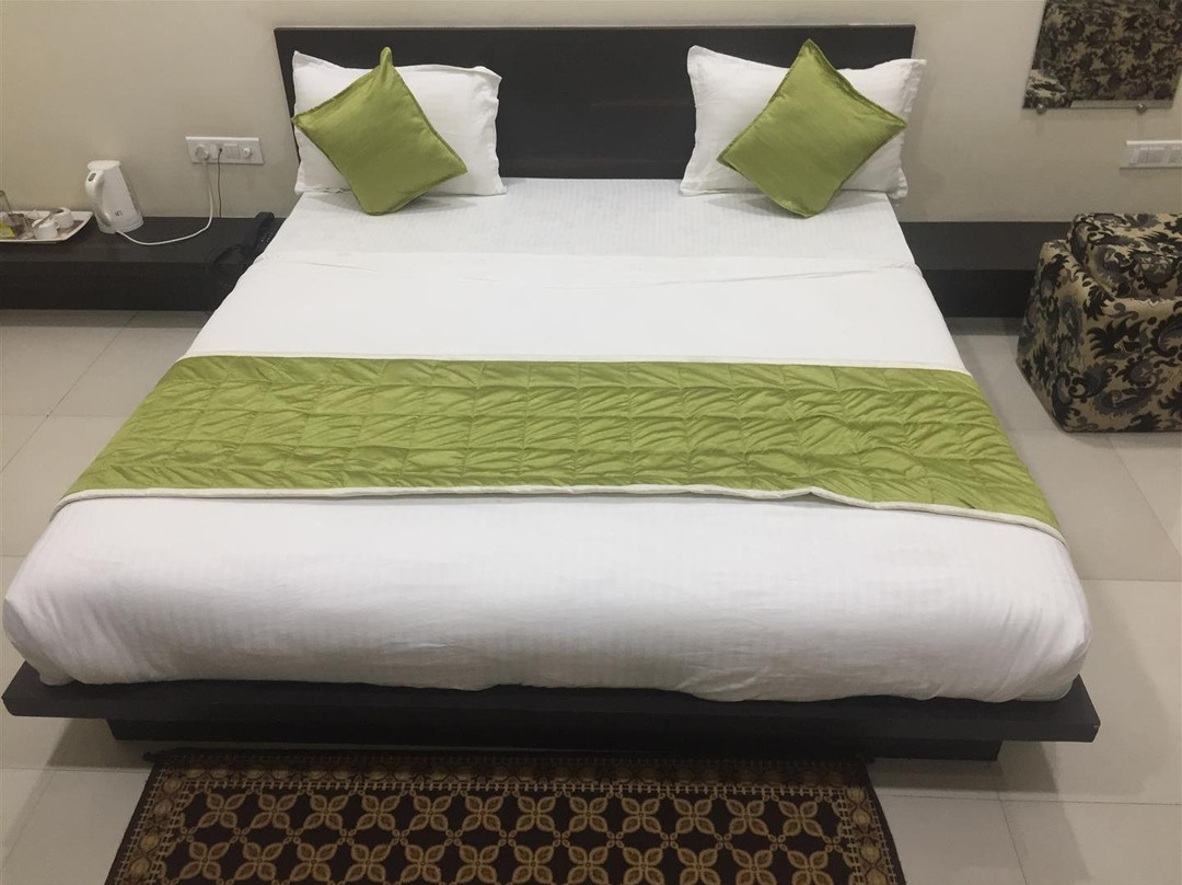 Hotel Devraj Place主图