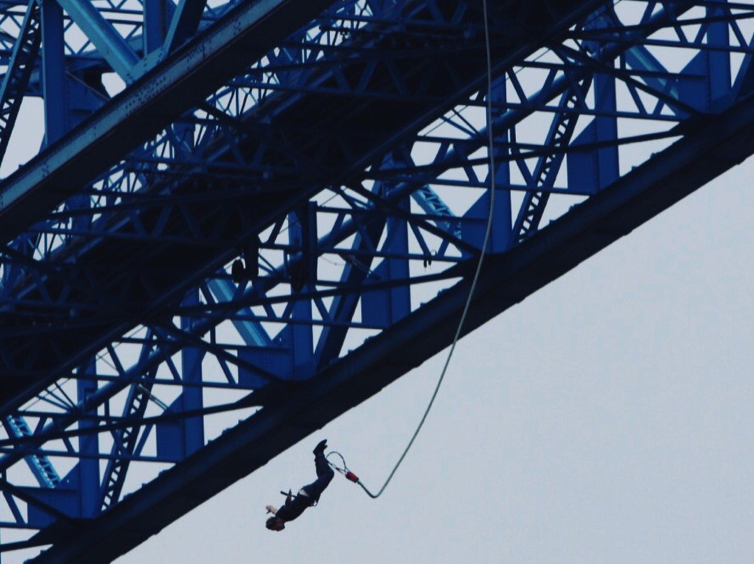 Transporter Bridge Bungee Jump - UK Bungee Club景点图片