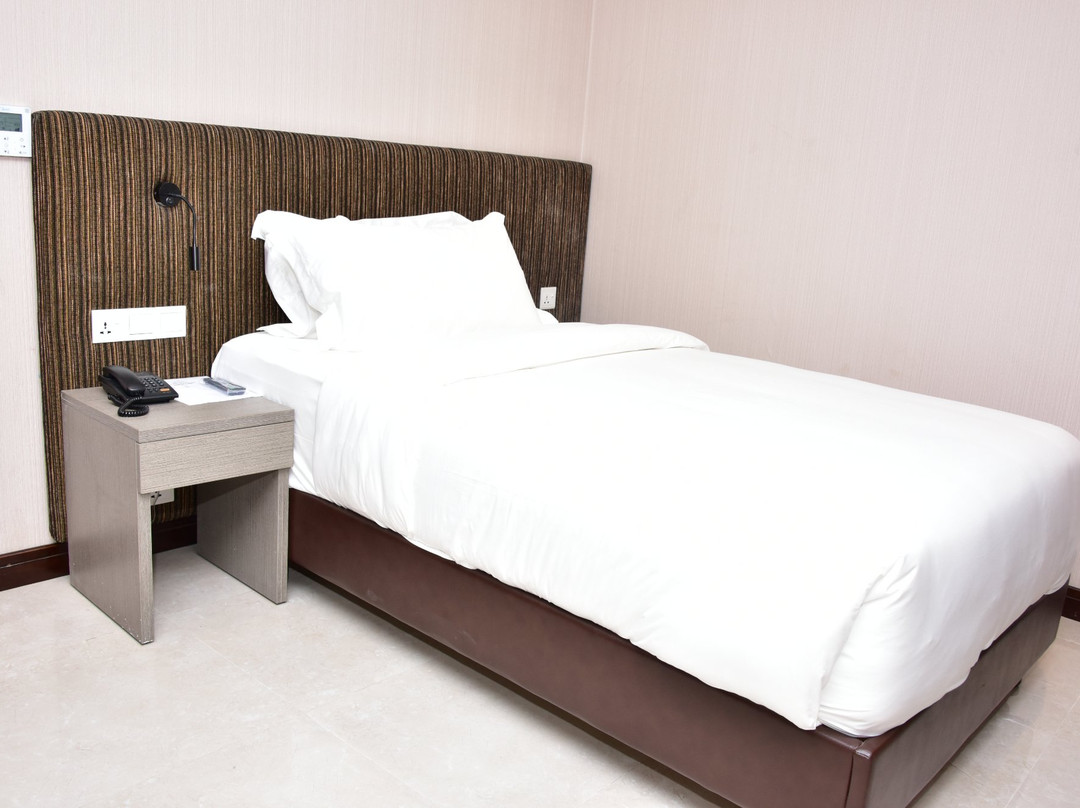 Divine Centre Ltd, Hotel and Convention Centre主图