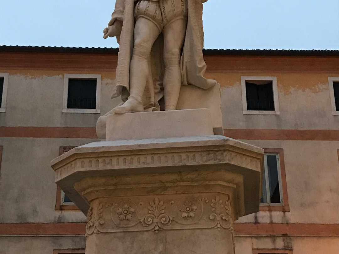 Statua a Jacopo dal Ponte-巴萨诺－德尔格拉帕必去景点