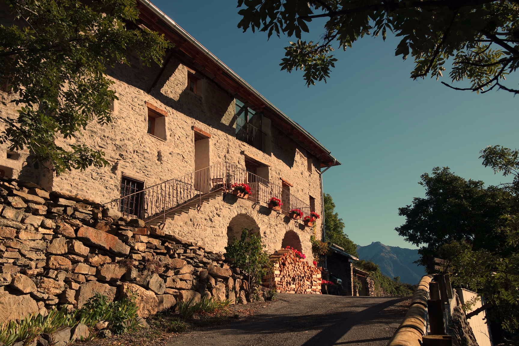 La Bourrassée-官方