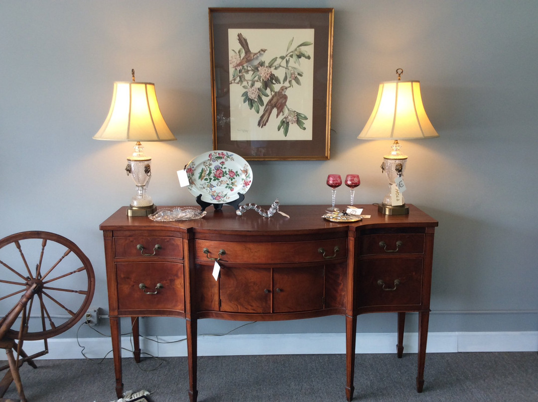 Garland and George Antiques景点图片